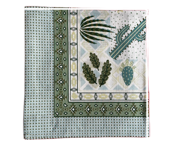 Table topper with tropical print in shades of green color. Size 40 inch Square