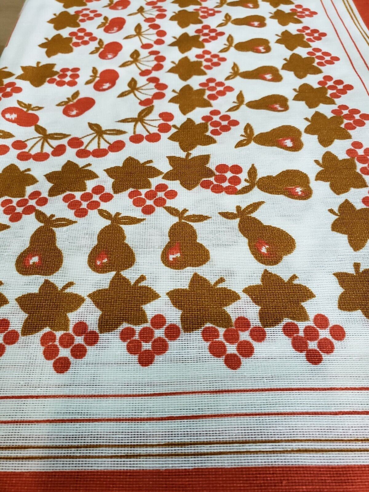 Orange and white Tablecloth 61" Round and a macthing 29.5"x29.5" Square overlay 2 pc. set.