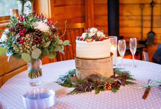 Elegant 70-inch round lace tablecloth with vintage floral pattern. Perfect for weddings, parties & special events. Shop AdonisUSA.